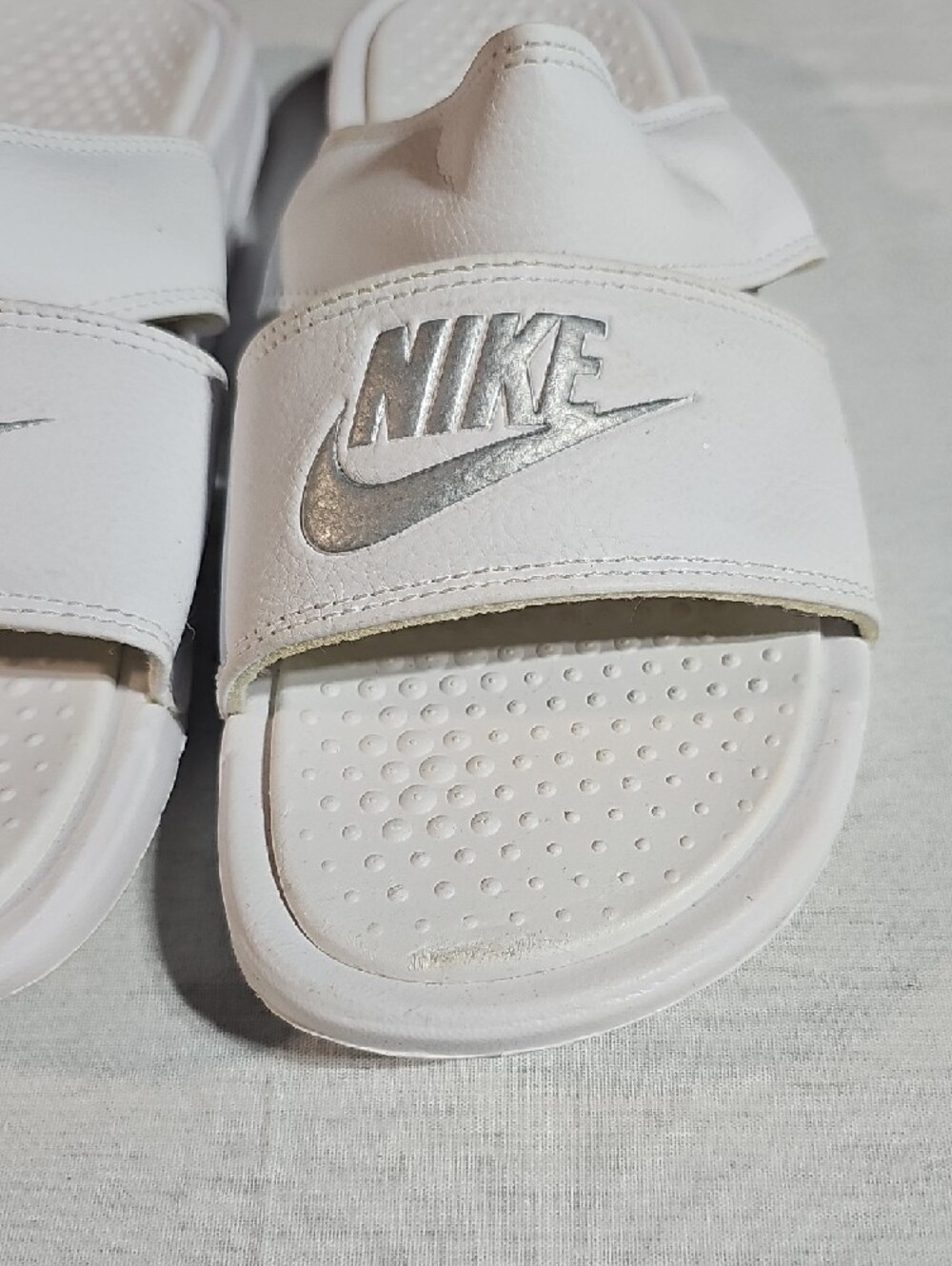 Nike Womens White Adjustable Slide Sandals - Picture 4 of 10